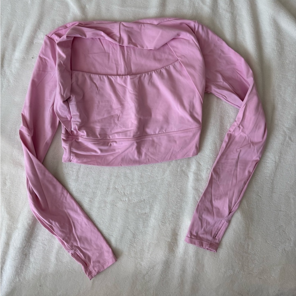 Halara cropped long sleeve Togo top baby pink with thumb holes